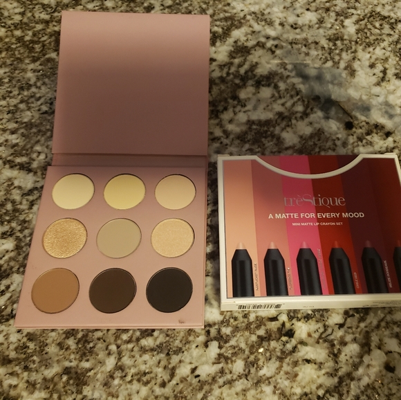 Makeup bundle 145$ - Picture 5 of 8
